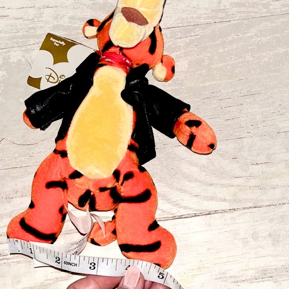 Disney Store Motorcycle Tigger! Vintage Perfect Condition Faux Leather Jacket - Picture 6 of 6